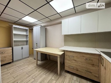 Продаж офісного приміщення 71 кв. м. на 1 поверсі на вул. Моссаковського Володимира 30, одноповерхова будівля • ID 33567702