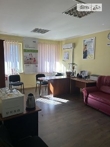 Корятовича площа, район Центр, Ужгород, пл. Корятовича 11, триповерхова будівля • ID 33435782