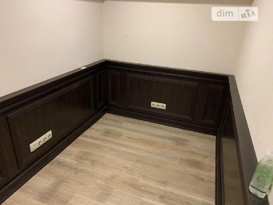 Володимирська вулиця, район Шевченківський, Київ, метро Майдан Незалежності, вул. Володимирська 16/16, п'ятиповерхова будівля • ID 33382419