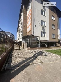 Продаж офісного приміщення 401 кв. м. на 1 поверсі на пров. Оксамитовий 2, п'ятиповерхова будівля • ID 33346255