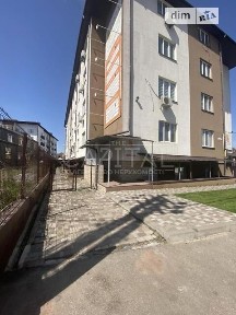 Продаж офісного приміщення 401 кв. м. на 1 поверсі на пров. Оксамитовий 2, п'ятиповерхова будівля • ID 33346255