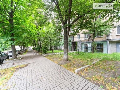 Продаж офісного приміщення 270.5 кв. м. на 1 поверсі на вул. Маккейна Джона 10, п'ятиповерхова будівля • ID 33330216