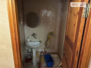 Продаж офісного приміщення 30 кв. м. на 1 поверсі на вул. Євгена Танцюри, п'ятиповерхова будівля • ID 33105912