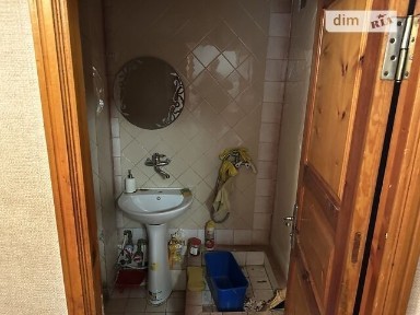 Продаж офісного приміщення 30 кв. м. на 1 поверсі на вул. Євгена Танцюри, п'ятиповерхова будівля • ID 33105912
