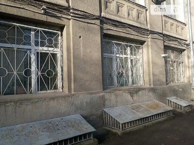 Продаж офісного приміщення 168 кв. м. на 1 поверсі на бул. Французький 12/1, чотириповерхова будівля • ID 32781047