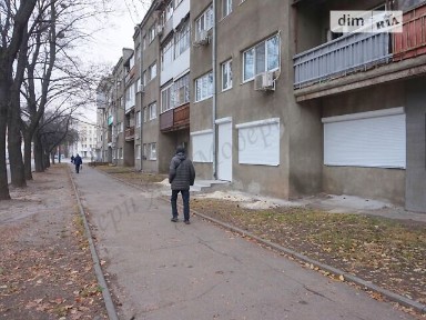 Продаж офісного приміщення 101 кв. м. на 1 поверсі на просп. Героїв Харкова 124-3, чотириповерхова будівля • ID 32488851