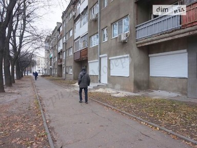Продаж офісного приміщення 101 кв. м. на 1 поверсі на просп. Героїв Харкова 124-3, чотириповерхова будівля • ID 32488851