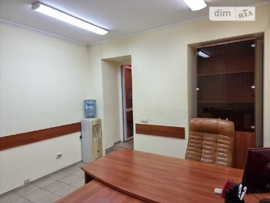 Продаж офісного приміщення 37 кв. м. на 1 поверсі на пл. Соборна 14, двоповерхова будівля • ID 31043474