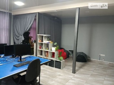 Продаж офісного приміщення 240 кв. м. на 1 поверсі на вул. В'ячеслава Чорновола, двоповерхова будівля • ID 27985748