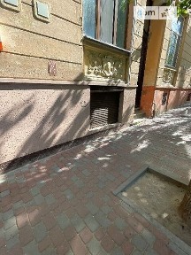 Хмельницького Богдана вулиця, мікрорайон Центр, район Шевченківський, Чернівці, вул. Хмельницького Богдана, триповерхова будівля • ID 23419152
