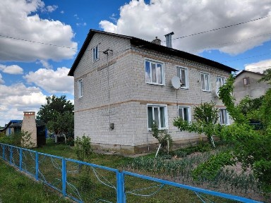 Половина будинку в селі Заводське з усіма умовами за 60 км від Львова