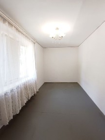 Продам 2 -х комнатную квартиру на пл. Освобождение у реки Саксагань в Центрально - Городском районе нашего города.