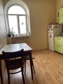 Продам трехкомнатную квартиру (улица Приднепровская5)
