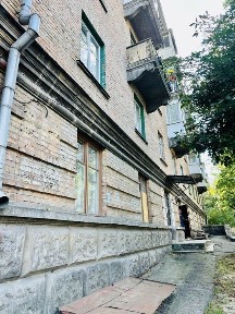 Продаю 2-кімнатну Квартиру Київ Гарматна 16 Площа 54,3м2 Поверх 3й Газова плита, газова колонка Працюємо з державними програмами