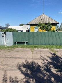 Продається хороший житловий будинок з господарськими спорудами