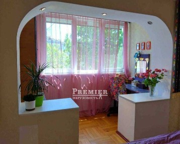 4 кімнатна квартира на вулиці Марсельська з ремонтом