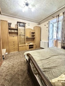 Продаж однокімнатної квартири на другому поверсі, біля парку.