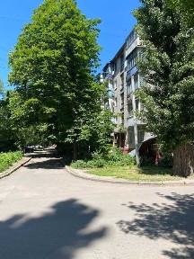 Трикімнатна квартира в цегляному будинку.
