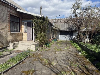 Продається затишний будинок м. Радомишль, Житомирської області. Від Києва - 95 км, від Житомира - 70 км.