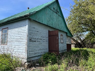 Продаж будинку з ділянкою.