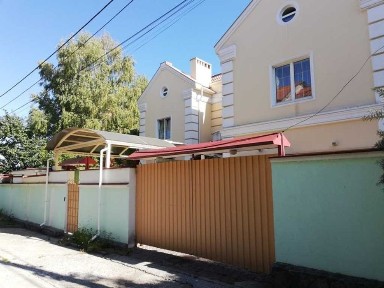 Житловий будинок 686,8 кв. м. з ремонтом, 7 кімн, Рибінська 27. Власник