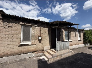 Продається будинок в центрально -міському районі.
