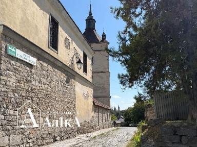 Продам 2-кімнатну квартиру в серці Старого міста!