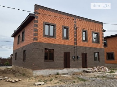 Продаж 2 поверхового таунхауса з ділянкою на 1.6 сотки, 71 кв. м, 3 кімнати, на вул. Дружби • ID 33109911