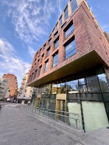 Аренда! Фасадное помещение 428 м² 1 этаж БЦ THE CORNER Исполкомовская 15а под клинику, ресторан, шоурум, салон