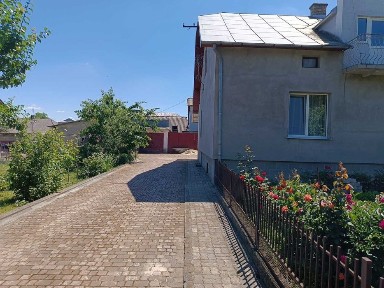 Просторий будинок 200 м² на 10 сотках | Гараж, доглянуте подвір'я