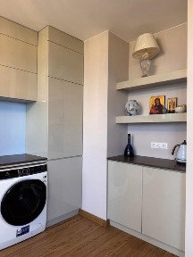 Продається велика 1 кімнатна готова до проживання. Паркова Алея