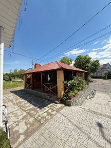 Капітальна комерційна будівля 120 м² у самому центрі с. Бедевля (готовий бізнес)