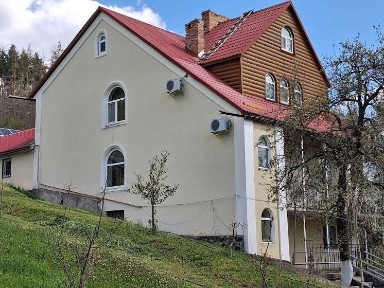 Комфортабельна вілла на 6 гектарах приватної землі, за 40 км. від Черкас