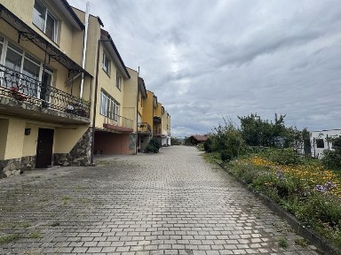 Продаж котедж Винники вул. Яворницького, євроремонт, 3 сотки землі.