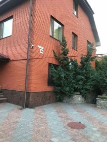Продам розкішний будинок в центрі міста.