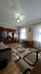 Продається будинок в центральній частині міста