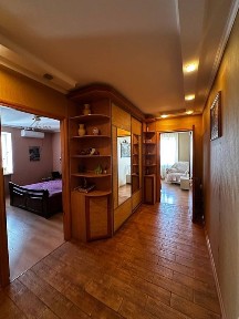 2к квартира в центрі міста, цегляний будинок