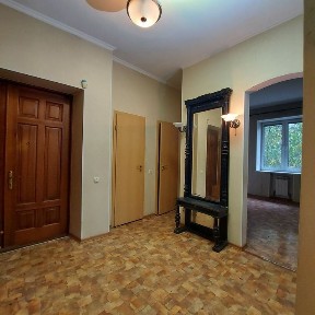 Продається 3кім. сталінка