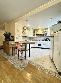 Продам 4-х кв. 120 м2 с саунной в кирп. доме ул. Осенняя Косиора лев. б.