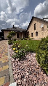 Продаж два будинки на одній ділянці