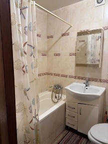 Продам двухкомнатную квартиру в центре