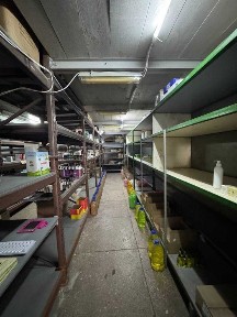 Оренда сухого, складського приміщення зі стелажами і офісами.