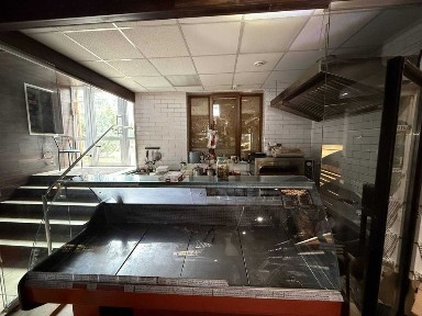В продажу готовий бізнес у ЖК на першій лінії моря з торгівельним обладнанням кондиціонерами, касова зона, 100м2 85000у. о.