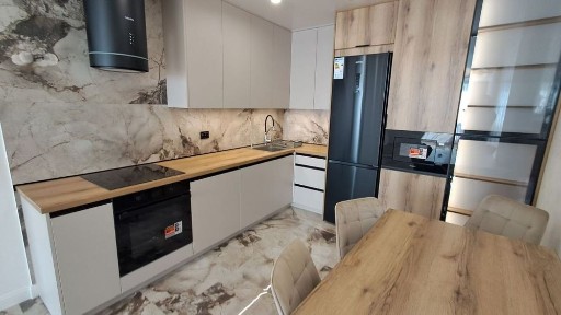 Продаж 2к квартири 57 кв. м на вул. Будного Степана
