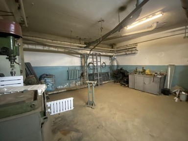 Оренда складу на вул. Євгенія Сверстюка, 23 на 35,5 м², без комісії