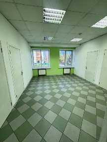Приміщення з пʼяти кабінетів, фасад вул. Київська