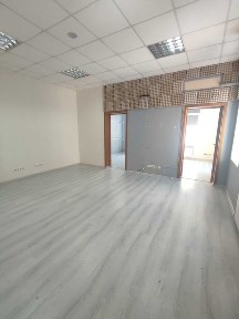 Без комісії блок (4 кабінети), свій санвузол, балкон, вулиця Хрещатик, 80кв. м.