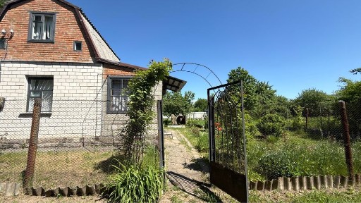 Затишна дача у Великому Тростянці біля дубового лісу та озера