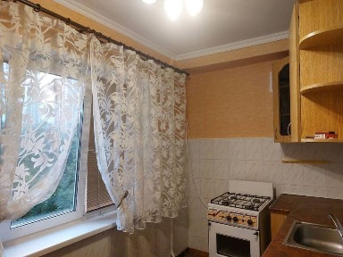 Здається затишна 2-кімнатна квартира з косметичним ремонтом (без меблів і побутової техніки) !