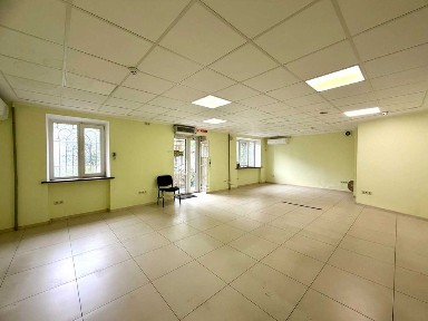 Продаю приміщення вільного призначення 84 метри на ПТЗ. ц1
